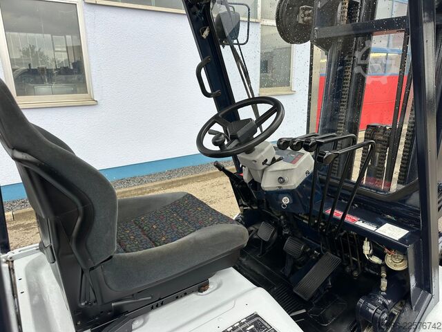Frontstapler KOMATSU FG 30 DT 11 Seitenschieber Zinkenverstellung