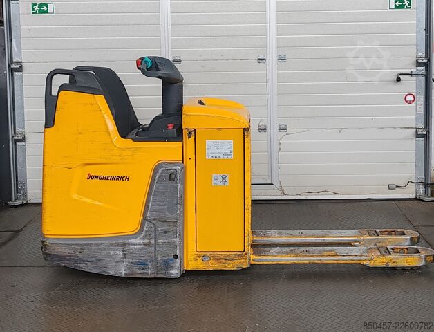 Elektrische Niederhubwagen Jungheinrich ERE 225 batt2025/ 2t