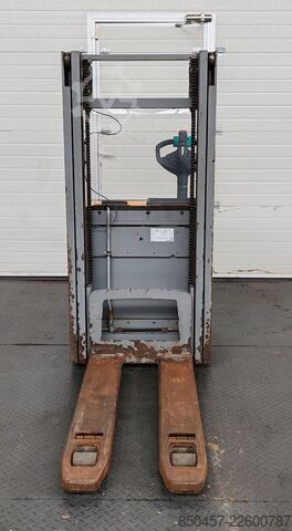 Palettenstapler Jungheinrich EJC 214z 2.5m/ 551mh/ initial