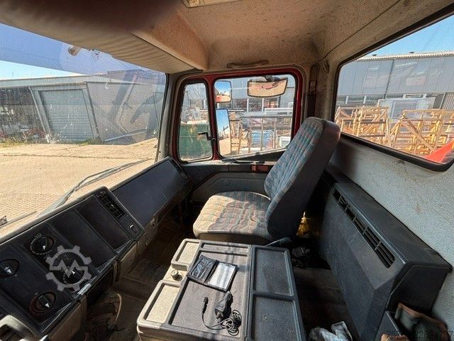 Kipper LKW MERCEDES-BENZ 1824 AK  Kipper Kran