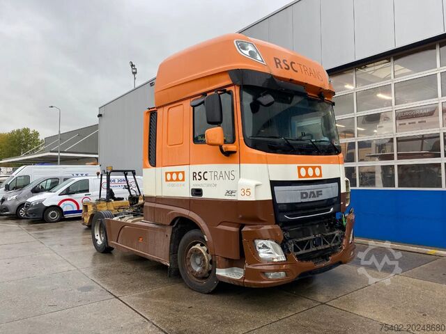 Standard tractor DAF XF 106.460 / Damage / 2x Tank  / ADR