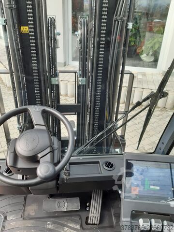 Electric 4-wheel forklift Toyota 9FBMK30T