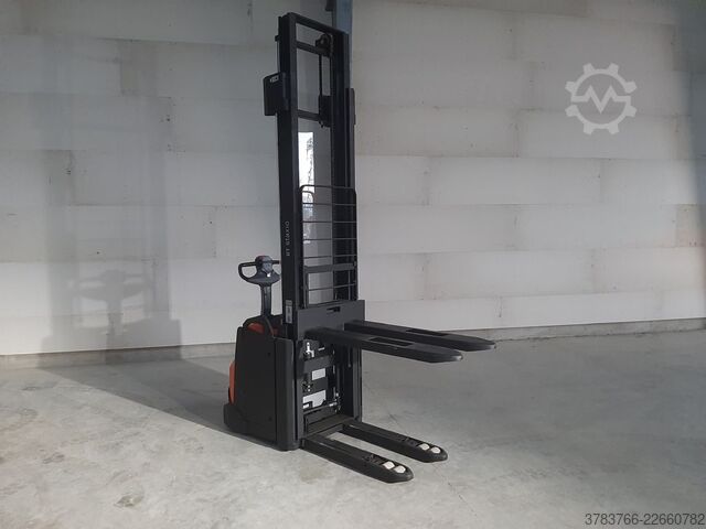 High Lift stacker BT SWE160L (Lithium ION)