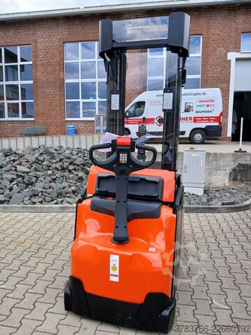 High Lift stacker BT SWE160L