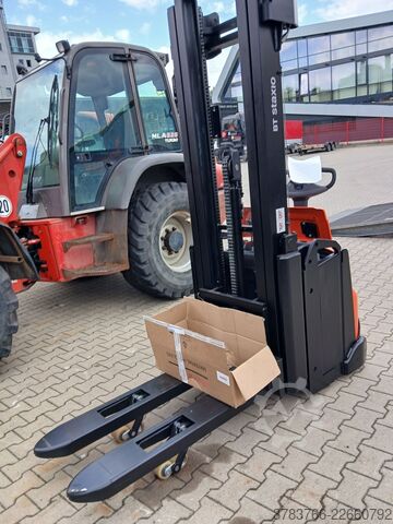 High Lift stacker BT SWE160L