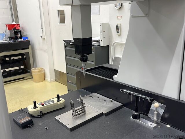 Koordinatenmessmaschine Mitutoyo Crysta Apex C7106