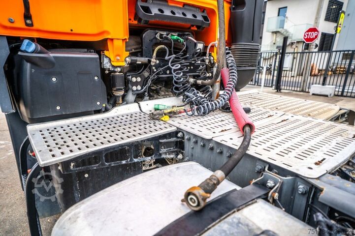 Standard tractor DAF XF 460 +KIP HYDR.