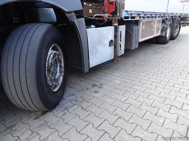 Truck mounted crane Mercedes-Benz Actros 2533 6X2 HMF 1820 Langmaterial