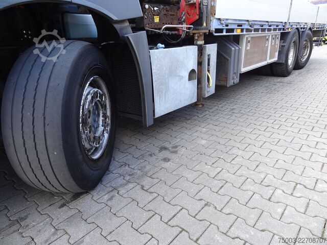 Flatbed truck Mercedes-Benz Actros 2533 6X2 HMF 1820 Langmaterial