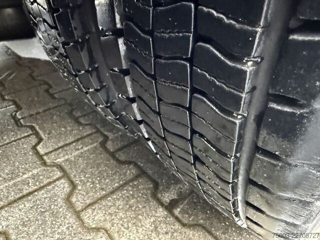 Pick-up van Mercedes-Benz Atego 818 Hegla Glasreff