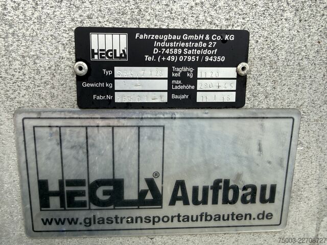 Pick-up van Mercedes-Benz Atego 818 Hegla Glasreff