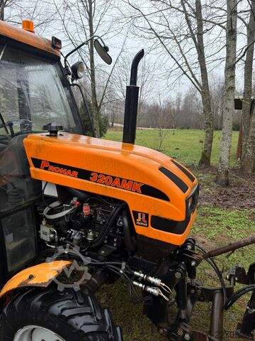 Traktor Pronar 320AMK