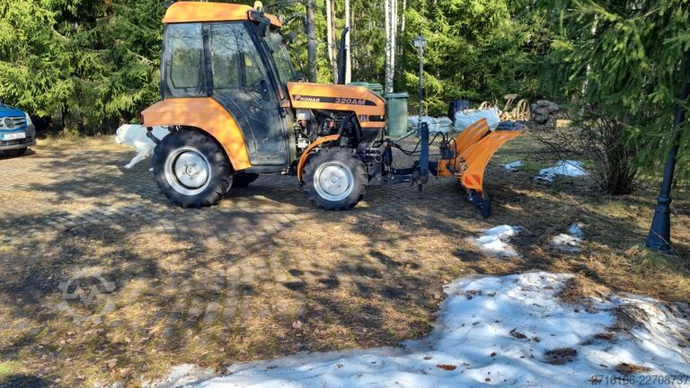 Traktor Pronar 320AMK