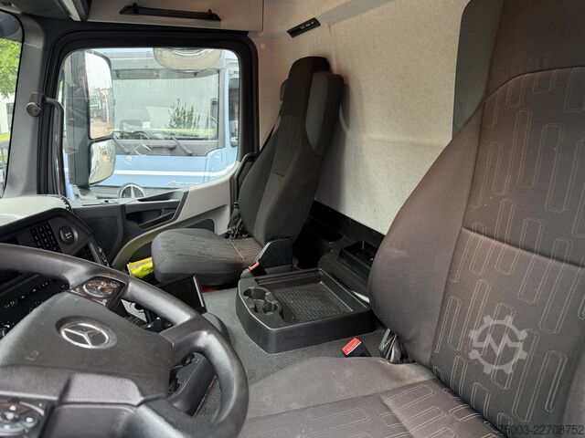 LKW mit Pritsche & Plane Mercedes-Benz Actros/ Antos 1827 L