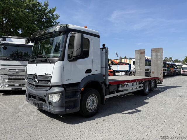 Autotransporter LKW Mercedes-Benz Actros MP4 2532 6X2 Maschinentransporter
