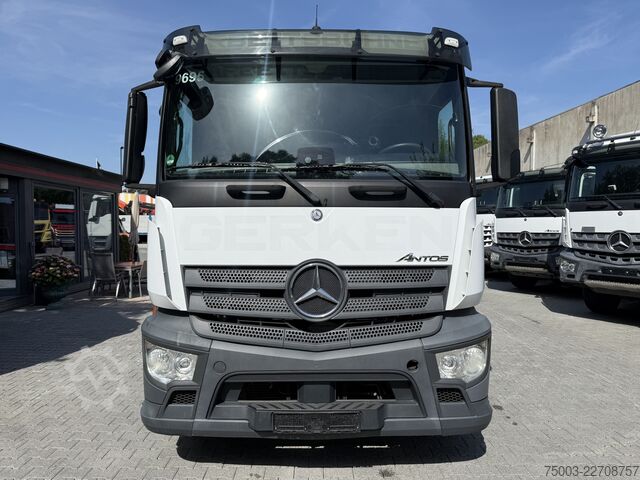 Autotransporter LKW Mercedes-Benz Actros MP4 2532 6X2 Maschinentransporter