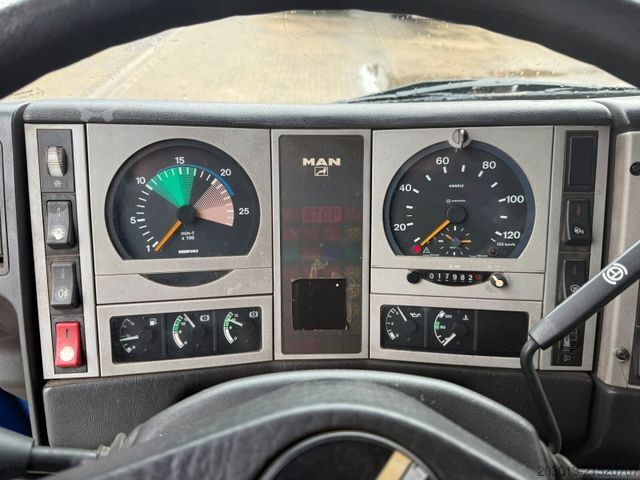 Kipper LKW MAN TGS 26.400 6x2 Kipper + Kran LogLift F105Z77A