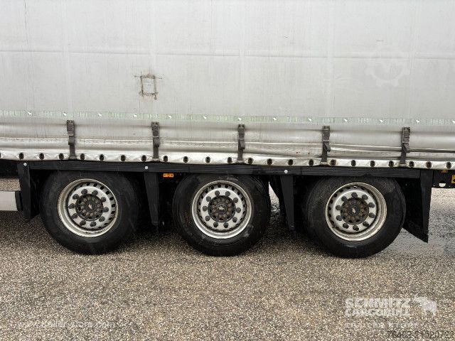 Auflieger mit Pritsche & Plane Schmitz Cargobull Semitrailer Curtainsider Mega