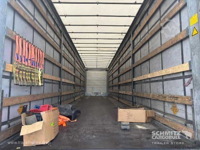 Auflieger mit Pritsche & Plane Schmitz Cargobull Semitrailer Curtainsider Mega