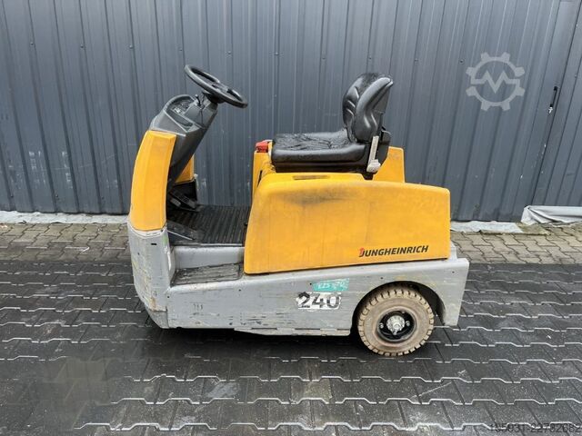Schlepper Jungheinrich EZS570