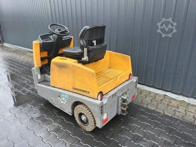 Schlepper Jungheinrich EZS570