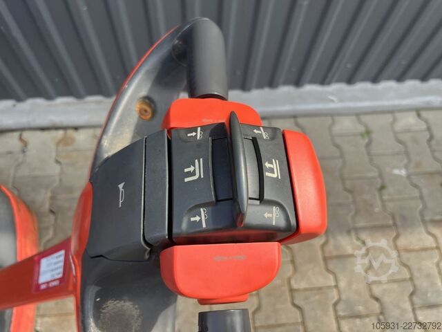 Deichselstapler Linde D08