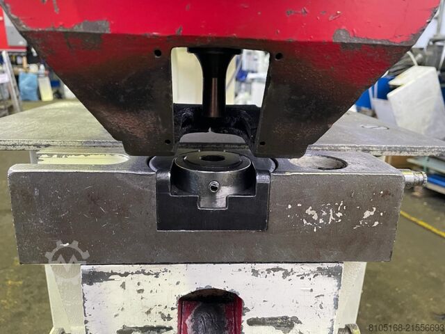Lochstanze MUBEA HP 1000/760