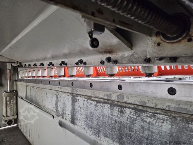 Hydraulic guillotine shear LVD CS 31/6