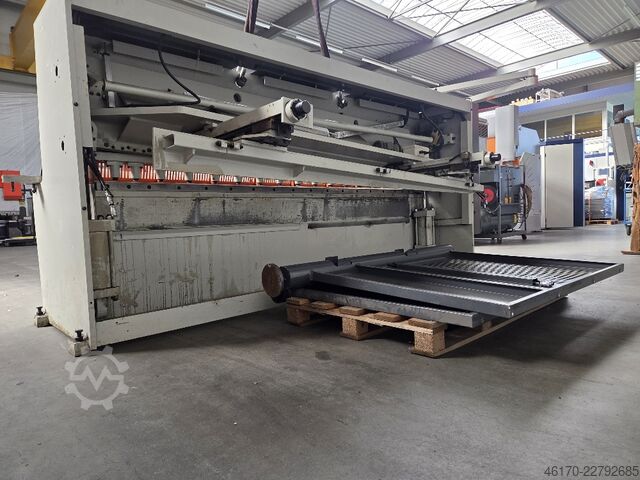 Hydraulic guillotine shear LVD CS 31/6