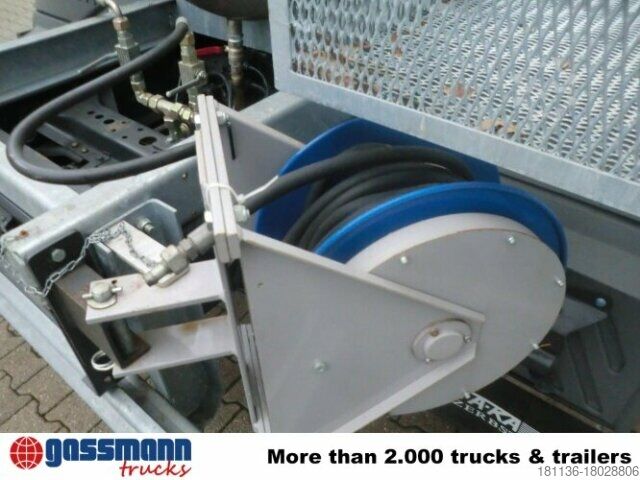 Kehrmaschine  Tank-Aufbauauf Wunsch mit Separatmotor,