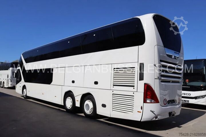 Motor coach Neoplan Skyliner L P06