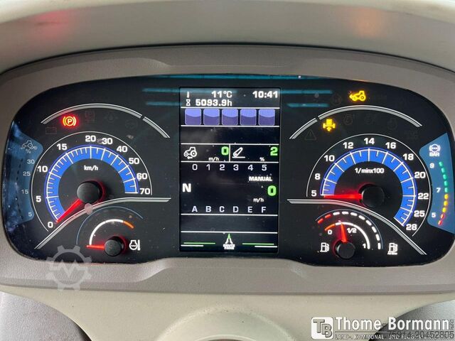 Traktor Deutz-Fahr 6215 RC Shift