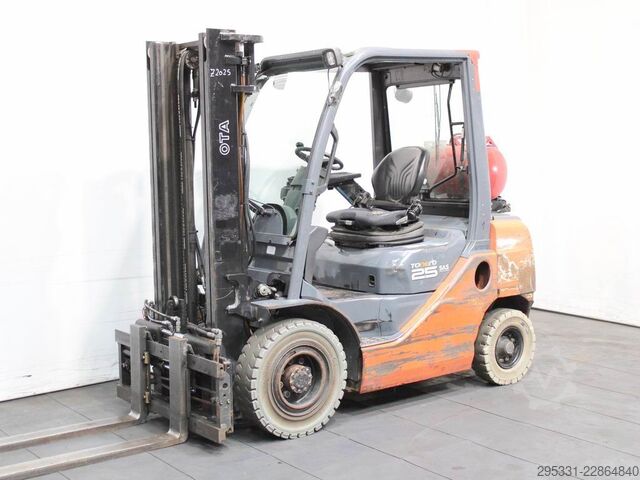 LPG Forklifts Toyota 02-8 FGF 25
