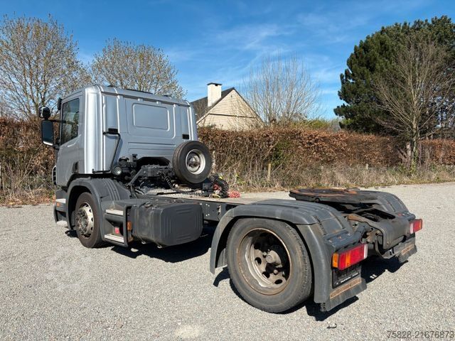Standard tractor unit SCANIA P230    Schaltgetriebe