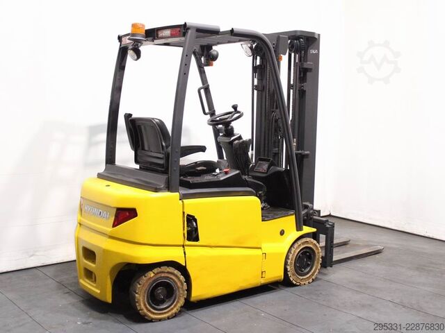 Electric 4-wheel forklift Hyundai 16 B-9