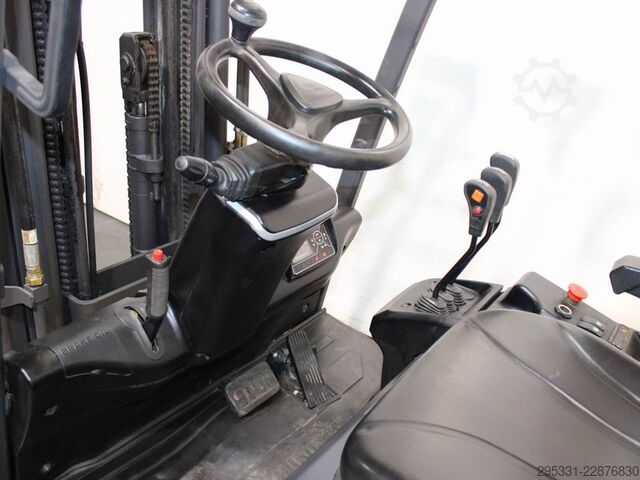 Electric 4-wheel forklift Hyundai 16 B-9