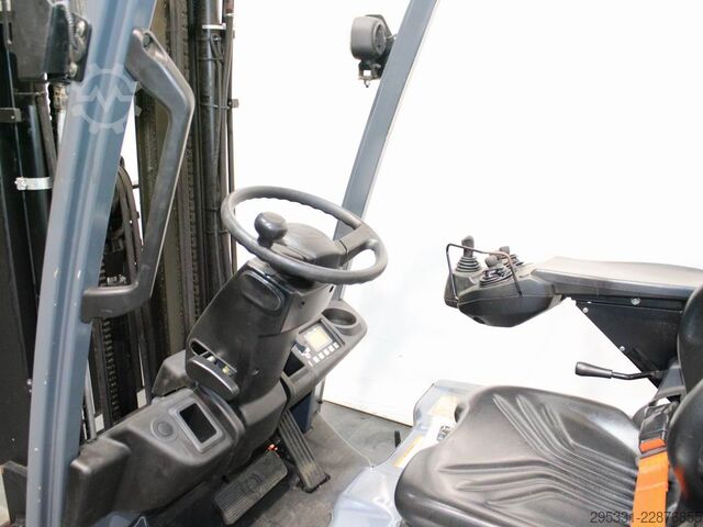 Electric 3-wheel forklift Toyota 8 FBEK 16 T