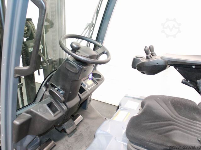 Electric 3-wheel forklift Toyota 8 FBE 18 T