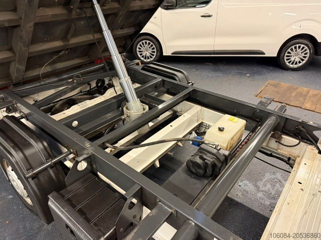 Tipper van PEUGEOT Boxer DoKa 3 Seiten Kipper Klima AHK 3,0T 2.Hand