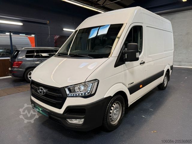 High top van HYUNDAI H350 Kasten L2H2 Klima Tempo NAVI R-CAM AHK 3,0T