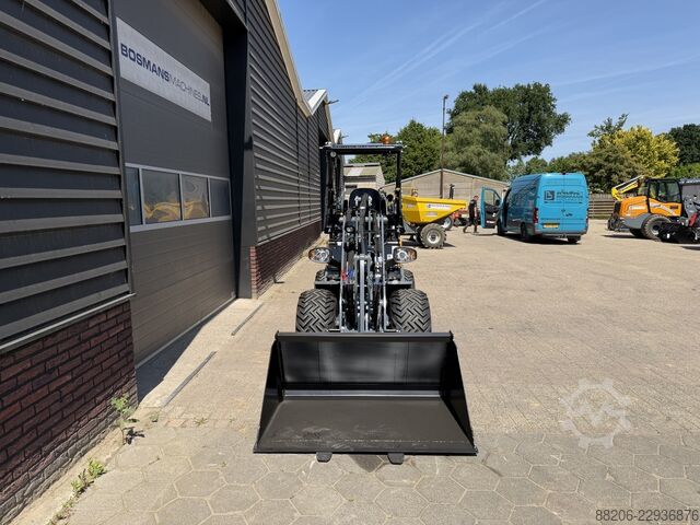 Giant G2300 HD mini loader NEW with pro-inching GIANT G2300 HD minishovel NIEUW pro-inching