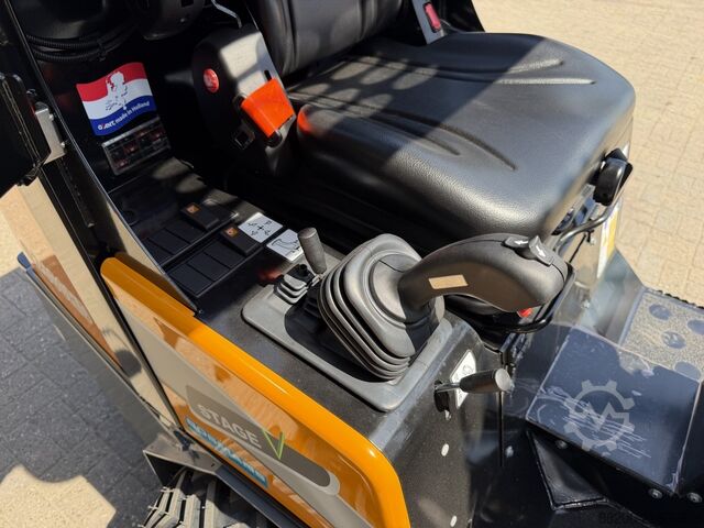 Giant G2300 HD mini loader NEW with pro-inching GIANT G2300 HD minishovel NIEUW pro-inching