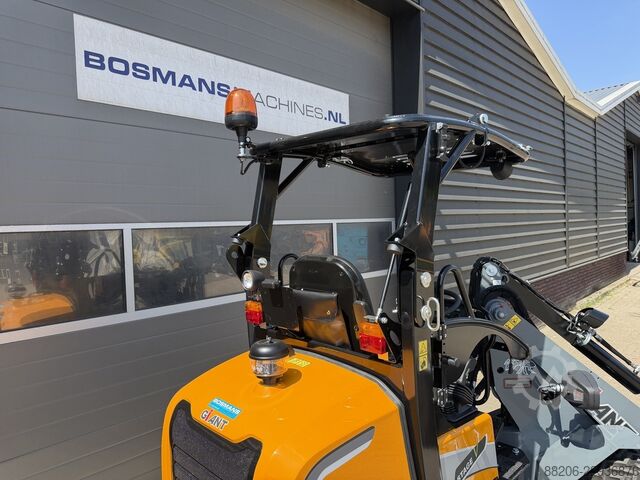 Giant G2300 HD mini loader NEW with pro-inching GIANT G2300 HD minishovel NIEUW pro-inching