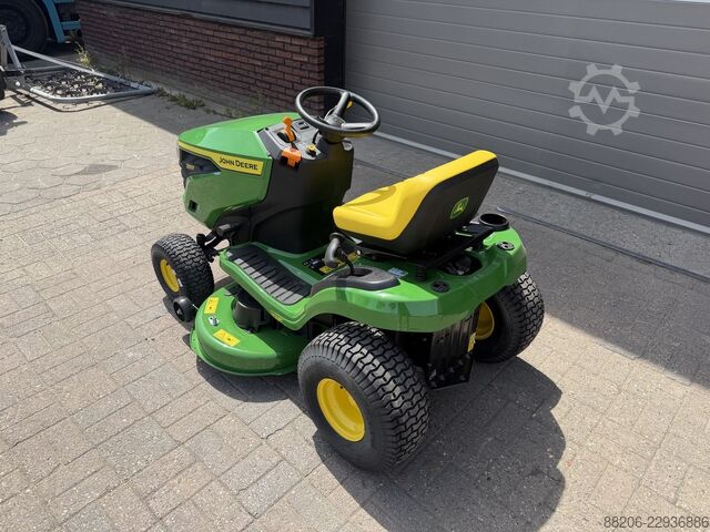 John Deere X107 Aufsitzmäher / Rasentraktor NEU JOHN-DEERE X107 zitmaaier / tuintractor NIEUW