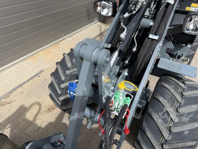 GIANT G2700 HD+ mini loader NEW €695 LEASE GIANT G2700 HD+ minishovel NIEUW €695 LEASE