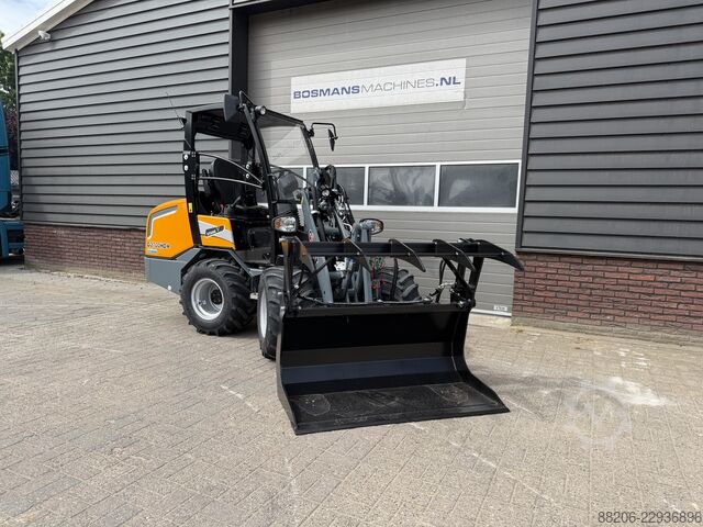 GIANT G2700 HD+ mini loader NEW €695 LEASE GIANT G2700 HD+ minishovel NIEUW €695 LEASE