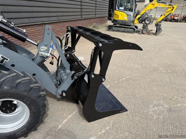 GIANT G2700 HD+ mini loader NEW €695 LEASE GIANT G2700 HD+ minishovel NIEUW €695 LEASE