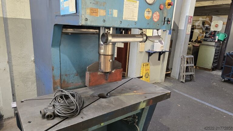 Hydraulic Press Luenzmann PL- 150