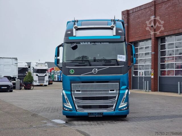 Car carrier van Volvo FH 500 Globetrotter XL Cartransporter Blyss Mod...