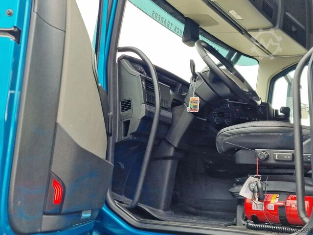 Car carrier van Volvo FH 500 Globetrotter XL Cartransporter Blyss Mod...